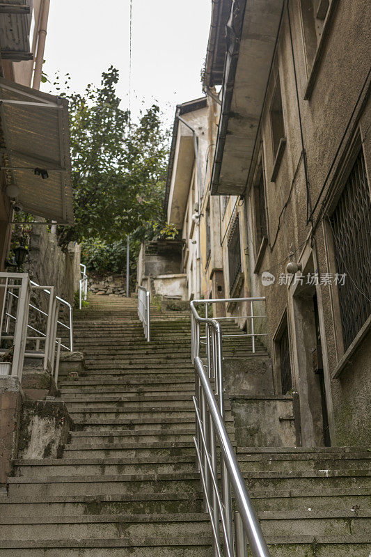 土耳其伊斯坦布尔bosphorus goksu河的古土耳其风格的房子和楼梯